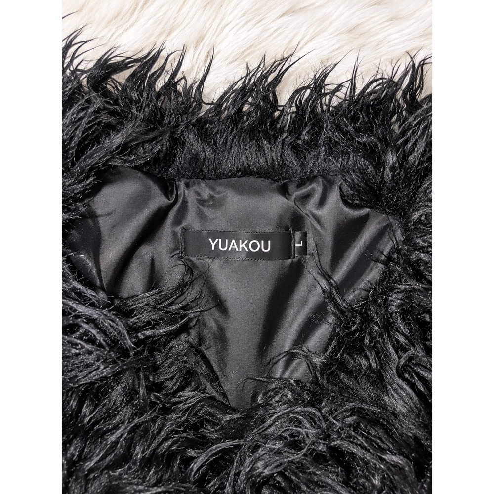 Yuakou Black Shaggy Faux Fur Jacket Cropped Fringe Coat Large Clasp Closure - Picture 2 of 2
